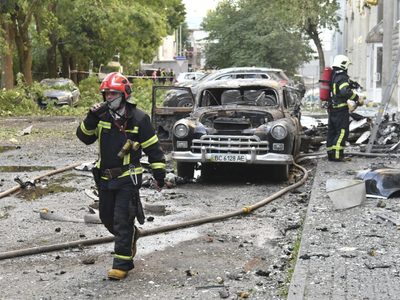 Ataques con drones, misiles de crucero y bombas rusos dejan al menos 6 muertos en Ucrania