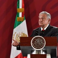 AMLO autoriza que restos de José José sean trasladados a México en avión de la Sedena