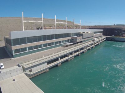 Presentaron un amparo para detener la privatización de cuatro represas hidroeléctricas de Neuquén