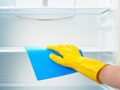 Con pocos ingredientes, el truco para desinfectar tu heladera y que quede con el más rico olor