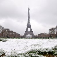 Francia: las primeras nevadas del año opacadas por la pandemia