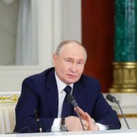 Putin asegura que todas las "élites europeas" acabarán "meneando la cola" ante Donald Trump