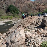 Abandonan cuatro cuerpos sin vida en la orilla de la carretera federal Tlapa-Metlatonoc