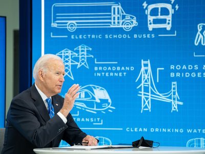 Biden ordena liberar 50 millones de barriles de petróleo de la reserva estratégica de EU