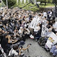 Corte Suprema de Japón ordena al gobierno compensar a discapacitados esterilizados por la fuerza