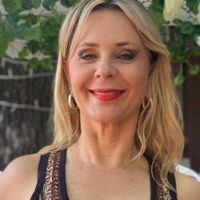 Evelyn Von Brocke impone estilo sofisticado con la bikini animal print más fashionista