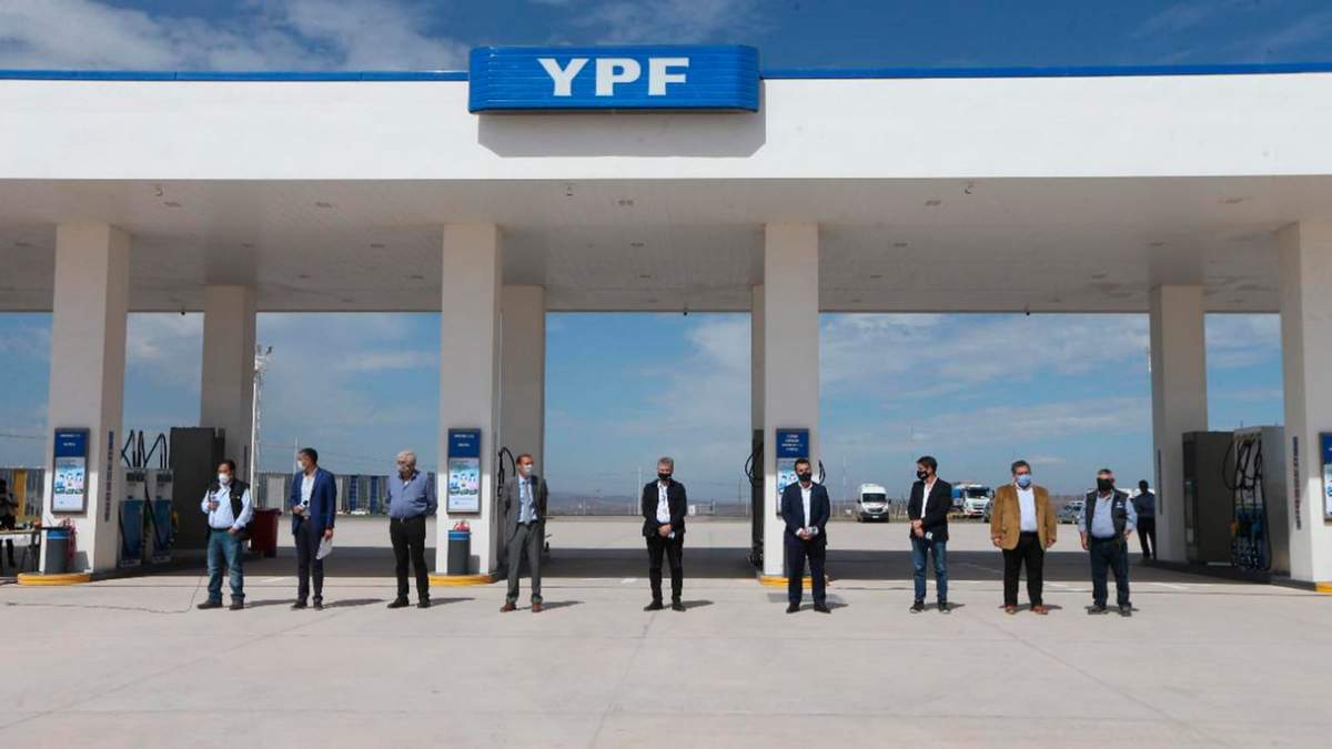 YPF inauguró una nueva estación de servicio en Añelo. Fuente: (Twitter)
