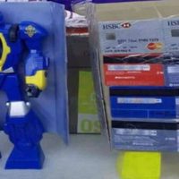 Decomisan 27 tarjetas bancarias escondidas entre juguetes en Tijuana