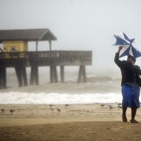Huracán Matthew baja a categoría 1 y toca tierra en Carolina del Sur