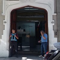 Aparecieron pintadas en Radio Rivadavia en favor de Cristina Kirchner y contra periodistas