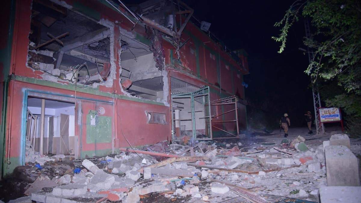 Un edificio dañado por un presunto ataque de India con misiles cerca de Muzaffarabad, la capital de la Cachemira controlada por Pakistán