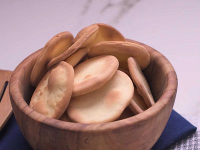Galletas marineras con 2 ingredientes: crocantes, ricas y muy fáciles, la receta ideal para el mate