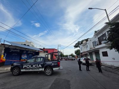 Balean al secretario general del ayuntamiento de Cuautla; lo trasladan en ambulancia aérea