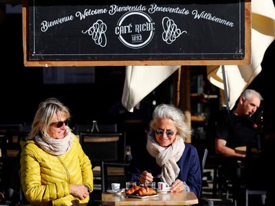 Bienvenida la normalidad en Francia: abren restaurantes, bares y cafés
