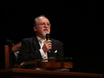 Máynez y de 'De Música y de Músicos” en el Conservatorio