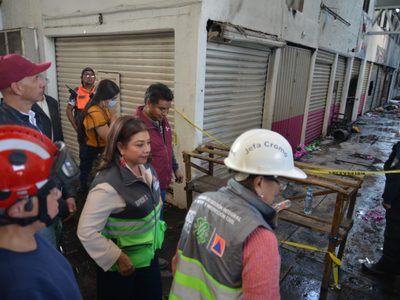 Brugada se compromete a apoyar a afectados por incendio en la Central de Abasto