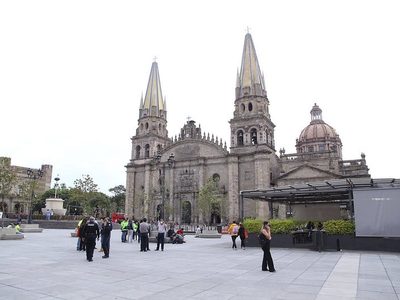 Bares y antros cerrarán ante aumento de casos covid-19 en Jalisco