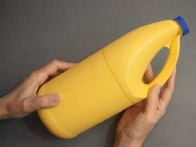 No tires el envase de lavandina: creá este facilísimo y útil canasto para tu baño