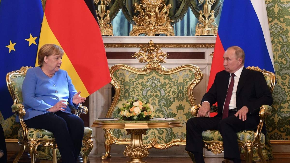 La canciller alemana, Angela Merkel y el presidente ruso Vladimir Putin