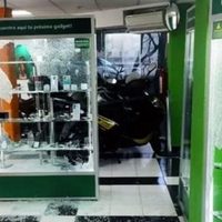 Asaltan a mazazos casa de empeño en la Benito Juárez; detienen a dos