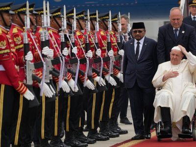 El Papa llega a Indonesia, donde congregará a los católicos y celebrará la libertad religiosa