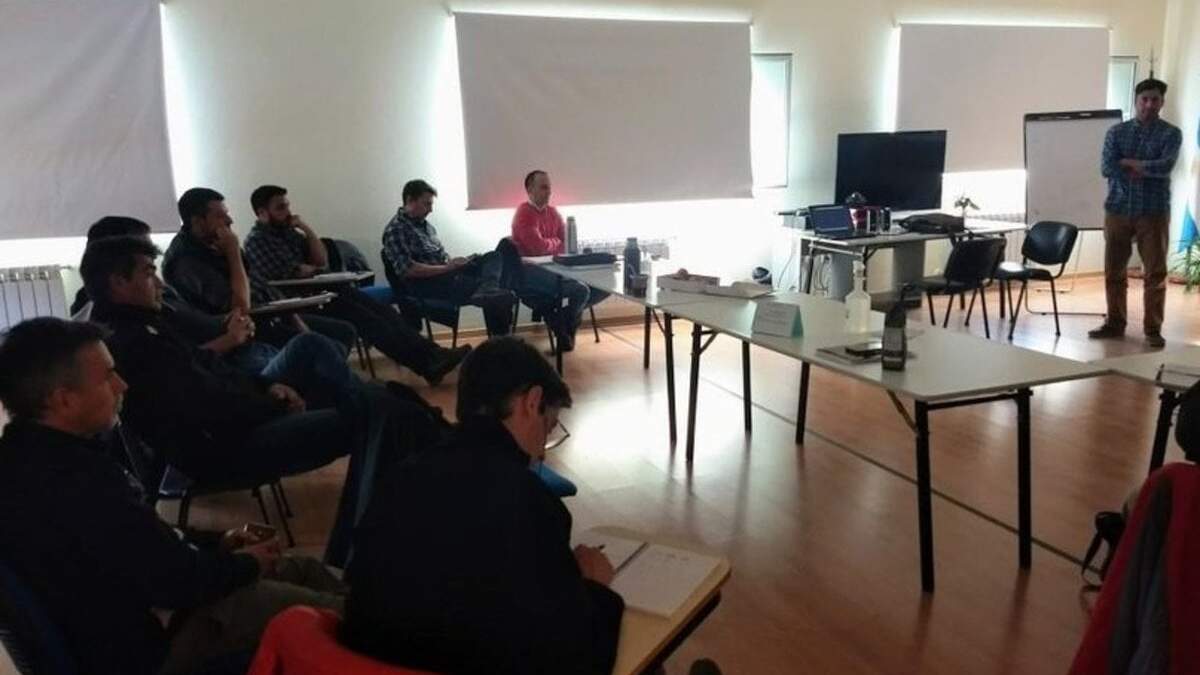Mitin en el INTA de Esquel. Fuentes (redes sociales).