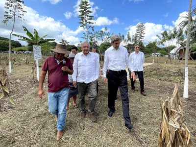 Kerry elogia el programa Sembrando Vida: "es un símbolo de liderazgo de México"