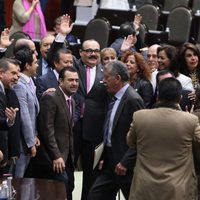 Avanza propuesta que da amplios poderes al Ejecutivo para limitar garantías