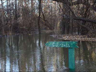 Por la crecida del Limay y el Neuquén continúan cerrados el Parque Agreste y la Península Hiroki