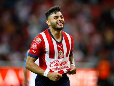 Chivas separa del plantel a Alexis Vega, “Chicote” Calderón y Raúl Martínez