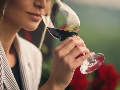Difunden y fomentan un glosario de vino para personas sordas