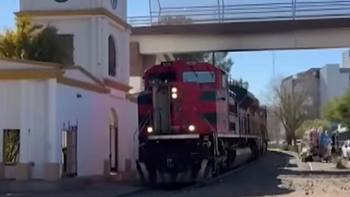 El tren pasa por Nogales