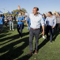 Omar Gutiérrez inauguró una cancha de césped sintético en las 127 Hectáreas de Neuquén
