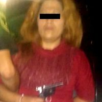 Cae una mujer por robo a automovilista en Toluca