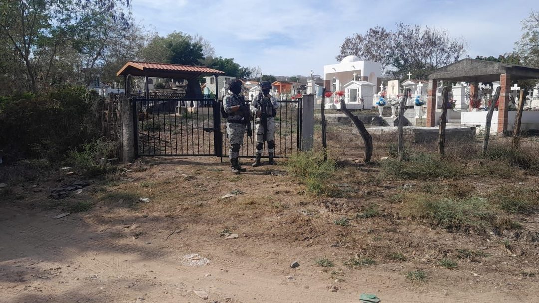 Elementos del Ejército vigilan parte de las comunidades de Concordia. Foto Especial