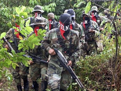 ELN anuncia intención de "avanzar" en un proceso de paz siempre que Petro no haga "más de lo mismo"