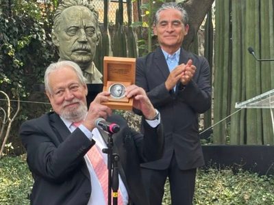 Entregan a Gonzalo Celorio “Medalla José Vasconcelos” del Seminario de Cultura Mexicana