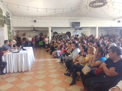 Autoridades de CCH Naucalpan se reúnen con padres; activistas rechazan mesa de diálogo