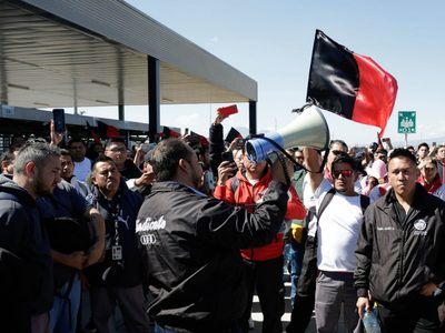 Mientras trabajadores de Audi votarán si continúa la huelga, la empresa lanza advertencias