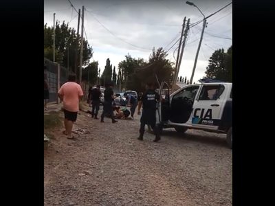 Una nena de 8 años pelea por su vida al ser atropellada por un móvil policial