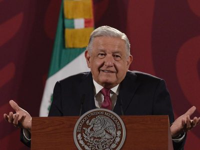 AMLO exige a oposición dejar el "doble discurso" y definir hoy si seguirán con su moratoria