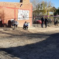 Tensión en el barrio Huiliches: vecinos resisten ante la posibilidad de un nuevo desalojo