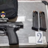 Detuvieron a una persona en Centenario: le secuestraron droga y un arma de fuego