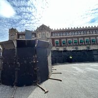 Blindan Palacio Nacional previo a la Marcha por Nuestra Democracia