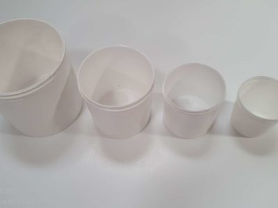Reciclá el envase plástico que tenés en casa sin usar: así podés convertirlo en este jarrón con efecto rústico