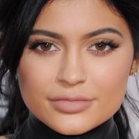 ¡Hasta en...! Kylie Jenner sorprendió con una selfie rodeada de lujos