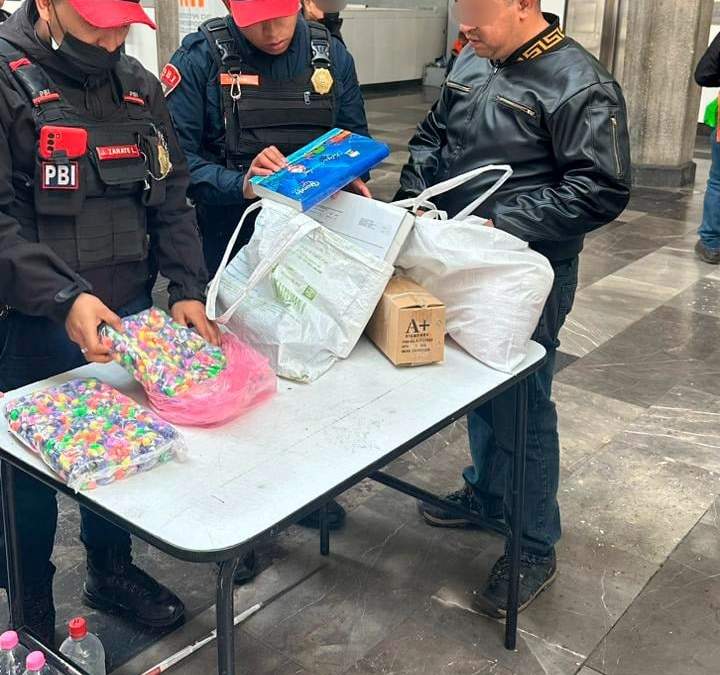 Decomiso de pirotecnia en la estación Merced del Metro