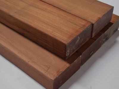 Con retazos de madera y argollas de tu vieja cortina: hacé esta hermosa bandeja digna de una tienda de decoración