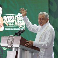 AMLO a críticos de su defensa a Pemex y CFE: “Entre más sabiondos, más traidores a la patria"