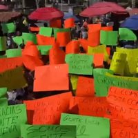 Obligan a comerciantes de Cuautla a agradecer a grupo criminal por no cobrarles piso (Video)